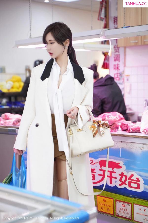 周妍希 奶瓶土肥圆 [XiuRen]高清写真图 2024.02.07 No.8083 Carol周妍希 丝袜性感第4张图片